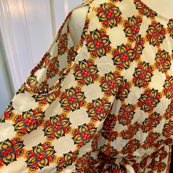 SOLD DR2 Large Beautiful Fall Color Pattern Dress, waist-Tie, Cold Shoulder NWT - Picture 9 of 13